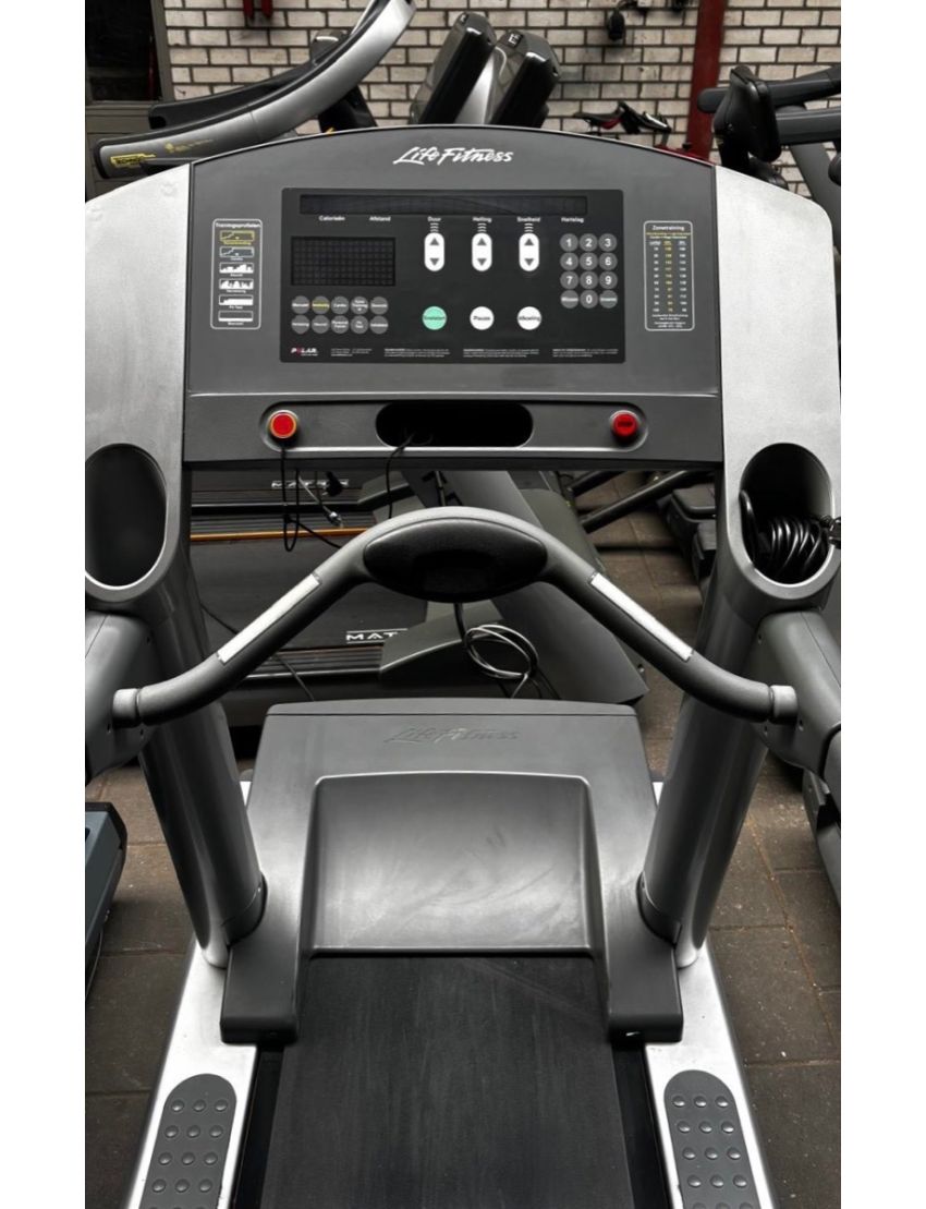 Life Fitness CLST Integrity Treadmill