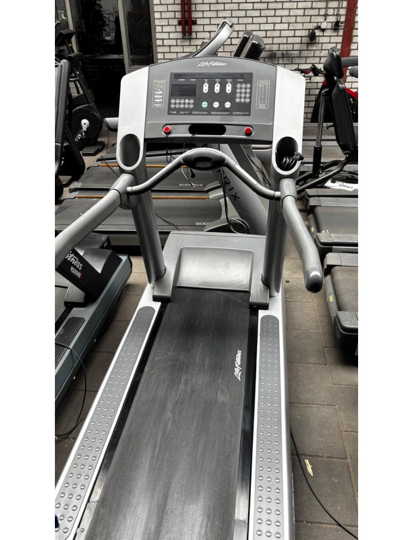 Life Fitness CLST Integrity Treadmill