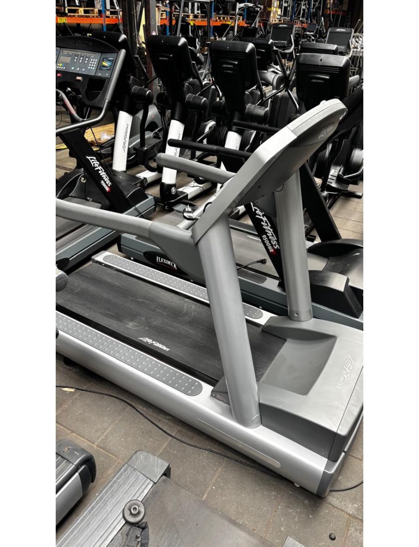 Life Fitness CLST Integrity Treadmill