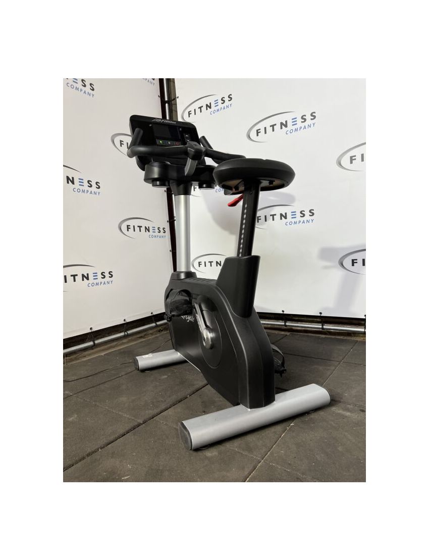 Life Fitness Integrity Upright Bike | Cardio