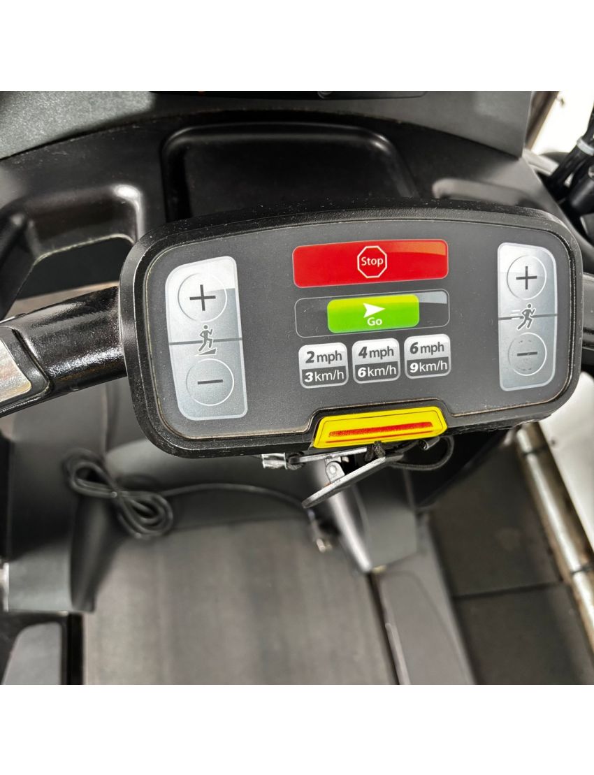 Life Fitness Loopband 95T Discover SE3HD zwart